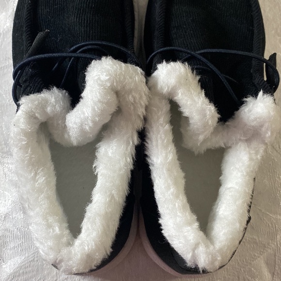 NWOT Faux Fur Slip On Low Top Booties - Picture 5 of 7